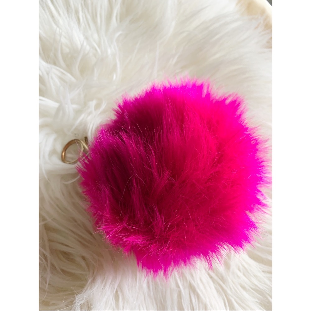 TRENDY PUFF BALL